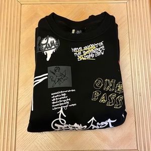 Graphic crew neck
